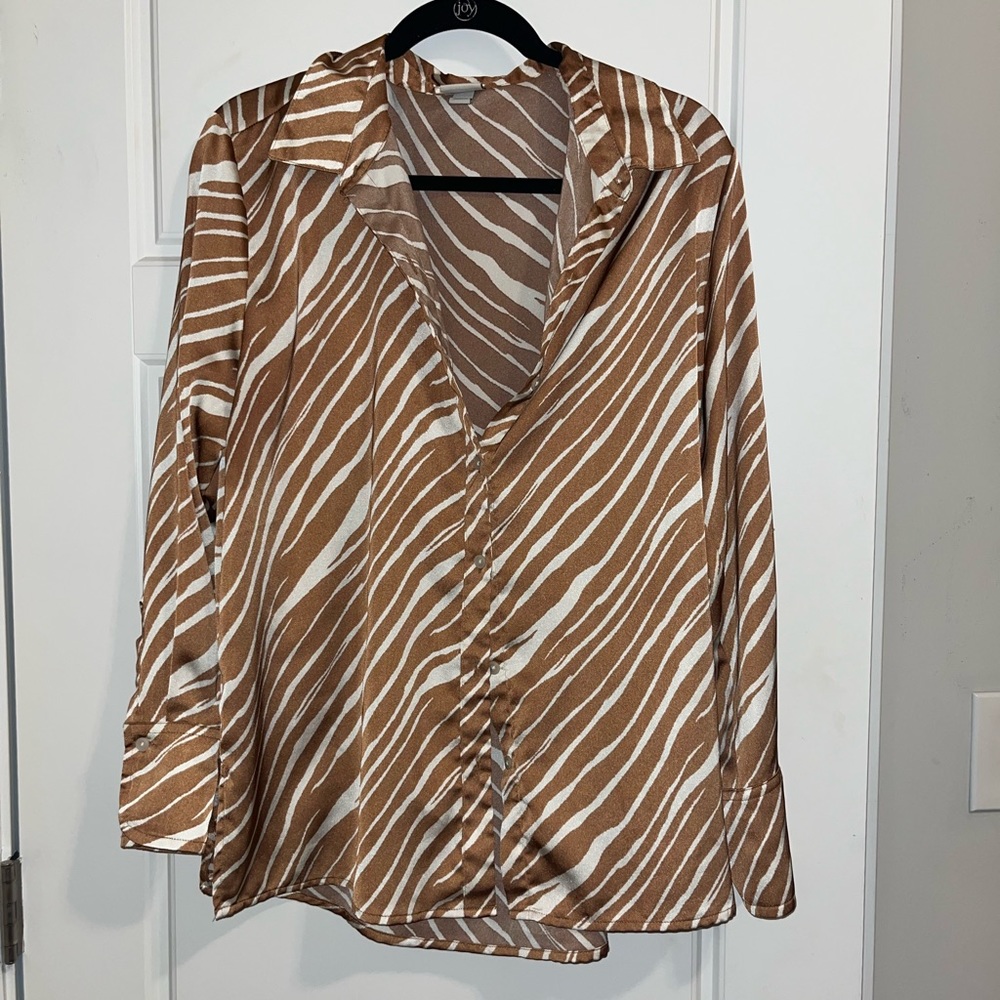 A New Day giraffe print button down